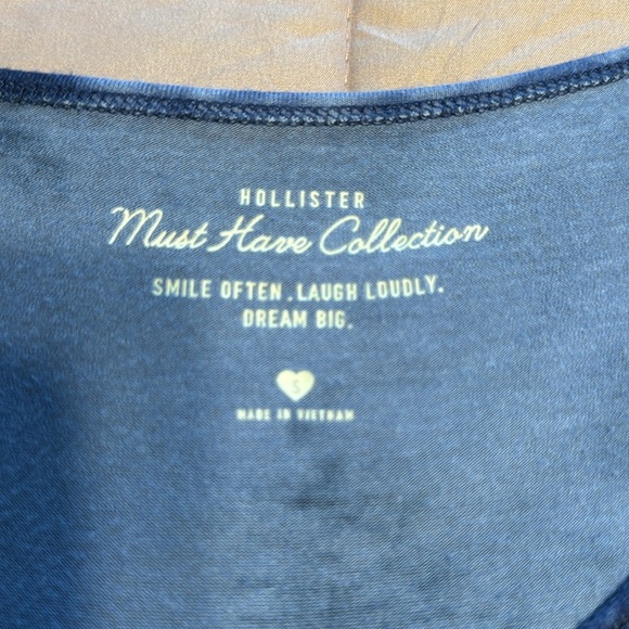 Hollister Shirt - Picture 3 of 3